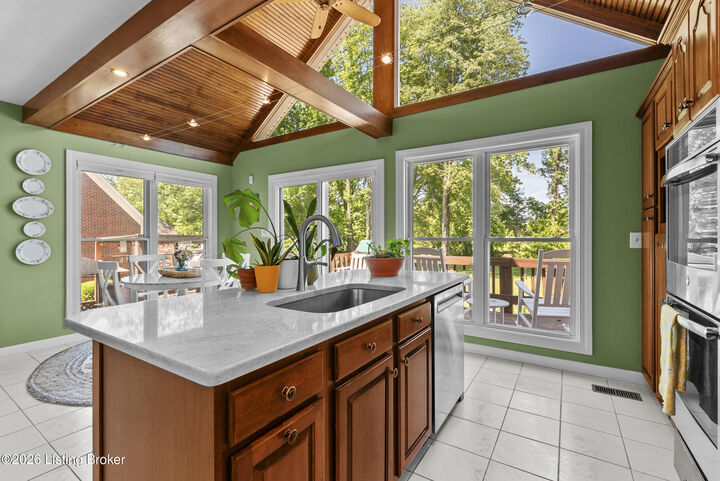 Property Photo: 9506 Holiday Dr KY 40272
