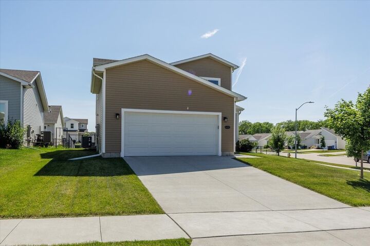 Property Photo:  4420 E 44th Street  IA 50317 