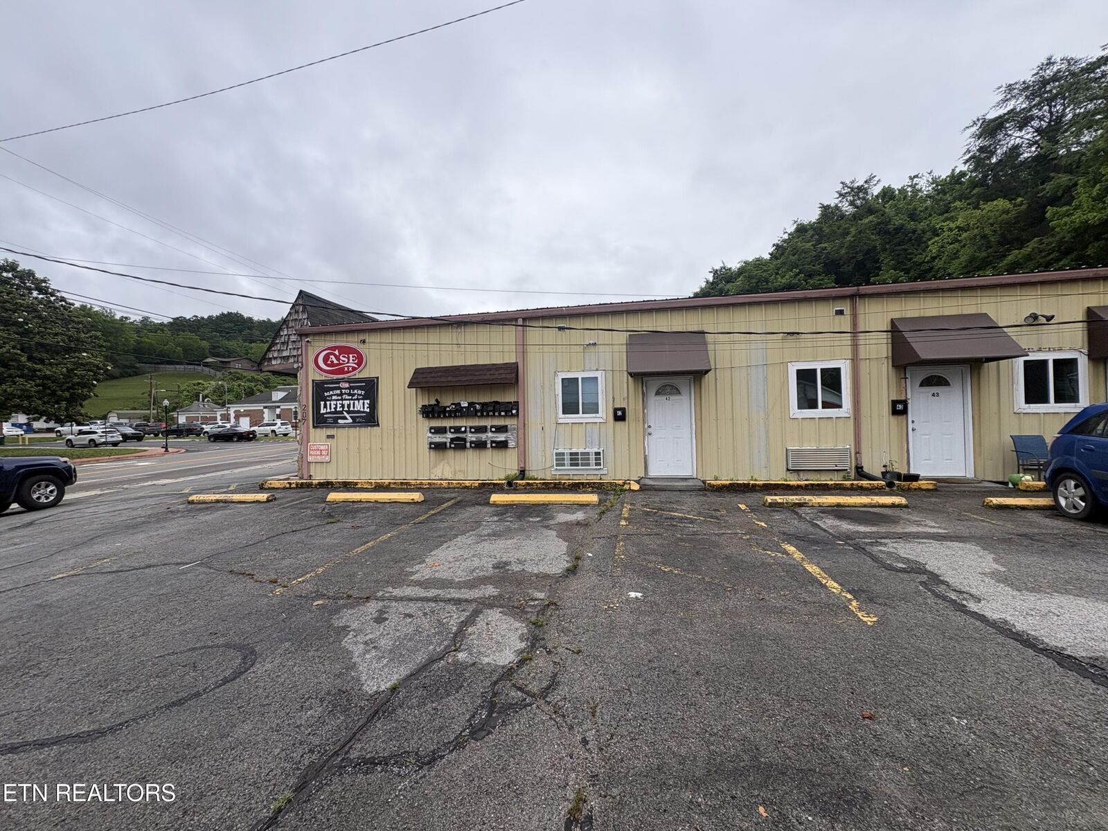 Property Photo: 207 E Race St 42 TN 37763