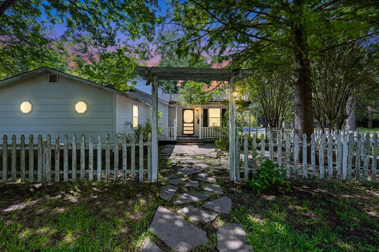 Property Photo: 211 E Bonham TX 75657