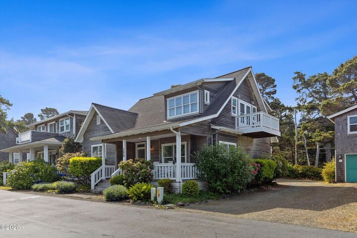 Property Photo:  350 Bella Beach Drive  OR 97341 