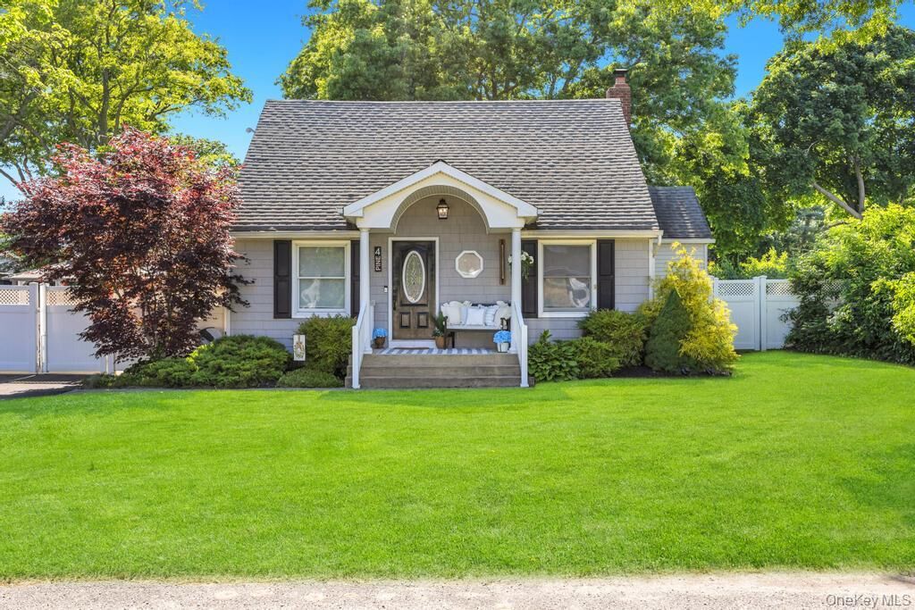 Property Photo:  4 Pine Street  NY 11742 