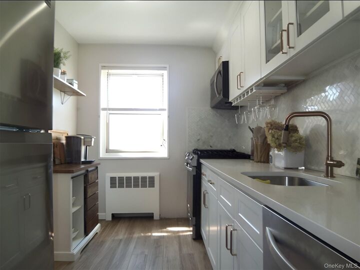 Property Photo:  8 Cascade Terrace 1D  NY 10703 
