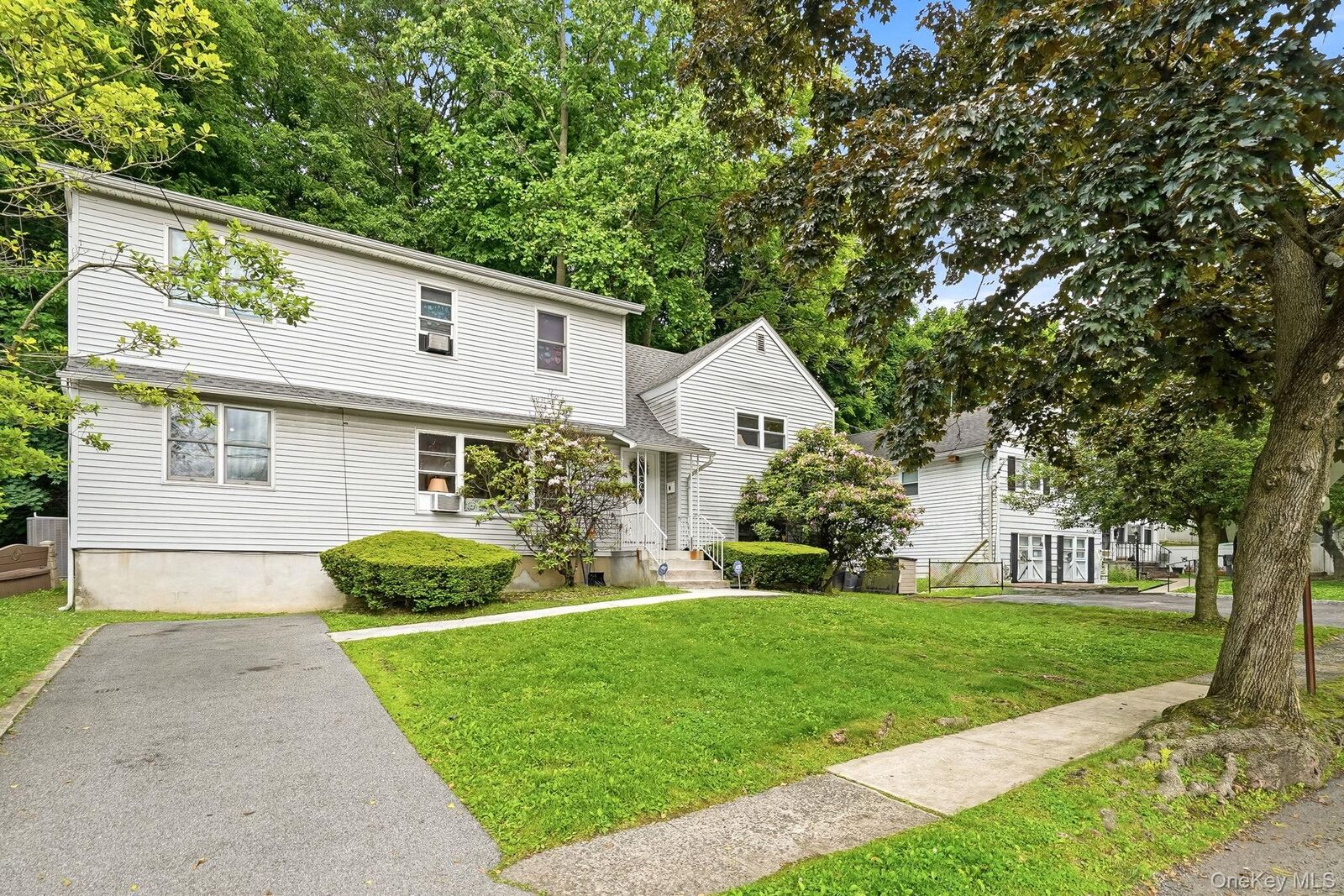 Property Photo:  100 Pembrook Drive  NY 10710 