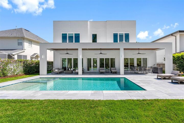Property Photo: 3208 W Lawn Avenue FL 33611