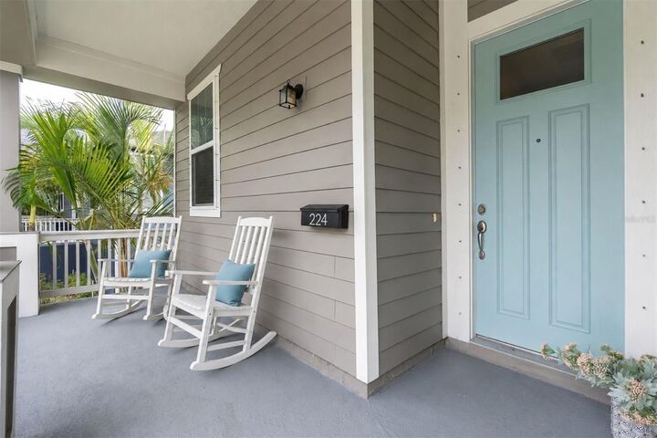 Property Photo:  224 NE Jefferson Circle N  FL 33702 
