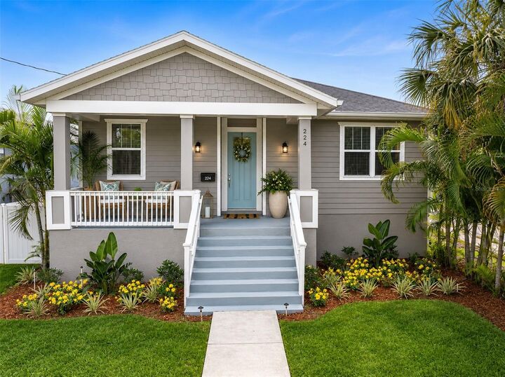 Property Photo: 224 NE Jefferson Circle N FL 33702