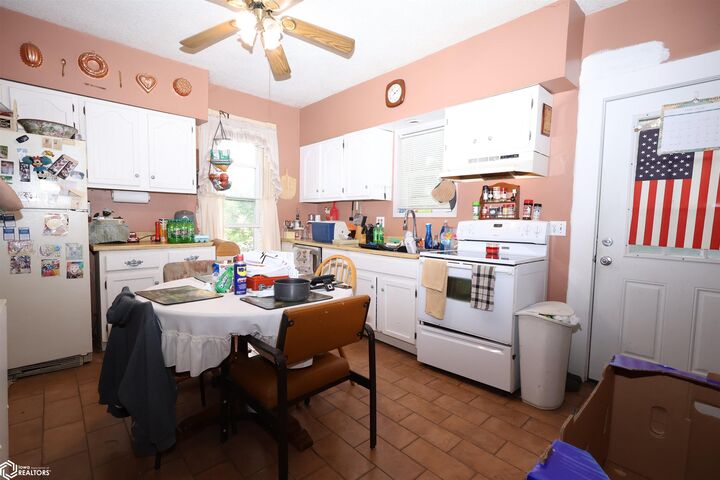 Property Photo:  402 3rd Street  IA 50162 
