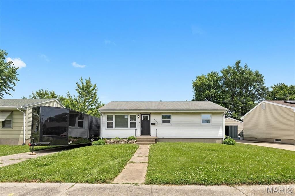Property Photo:  3128 Aubrey Avenue  IL 62040 