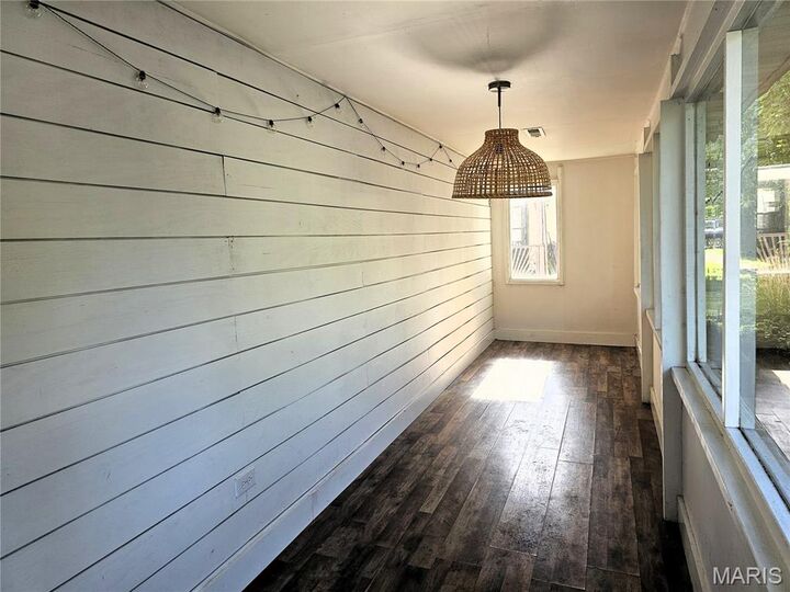 Property Photo:  120 E Warren Street  IL 62550 