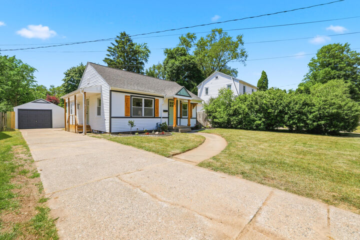 Property Photo:  1325 Edith Avenue NE  MI 49505 