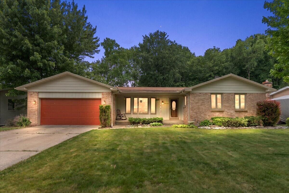 Property Photo:  2840 Timberlane SW  MI 49418 