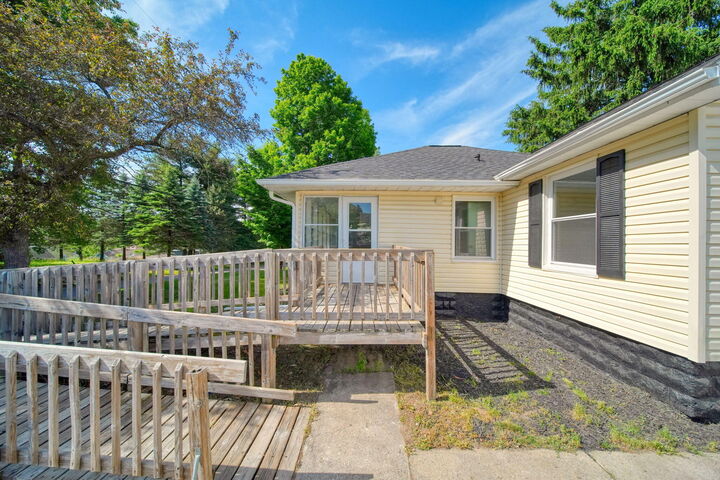 Property Photo:  317 Lockwood Street  MI 49203 