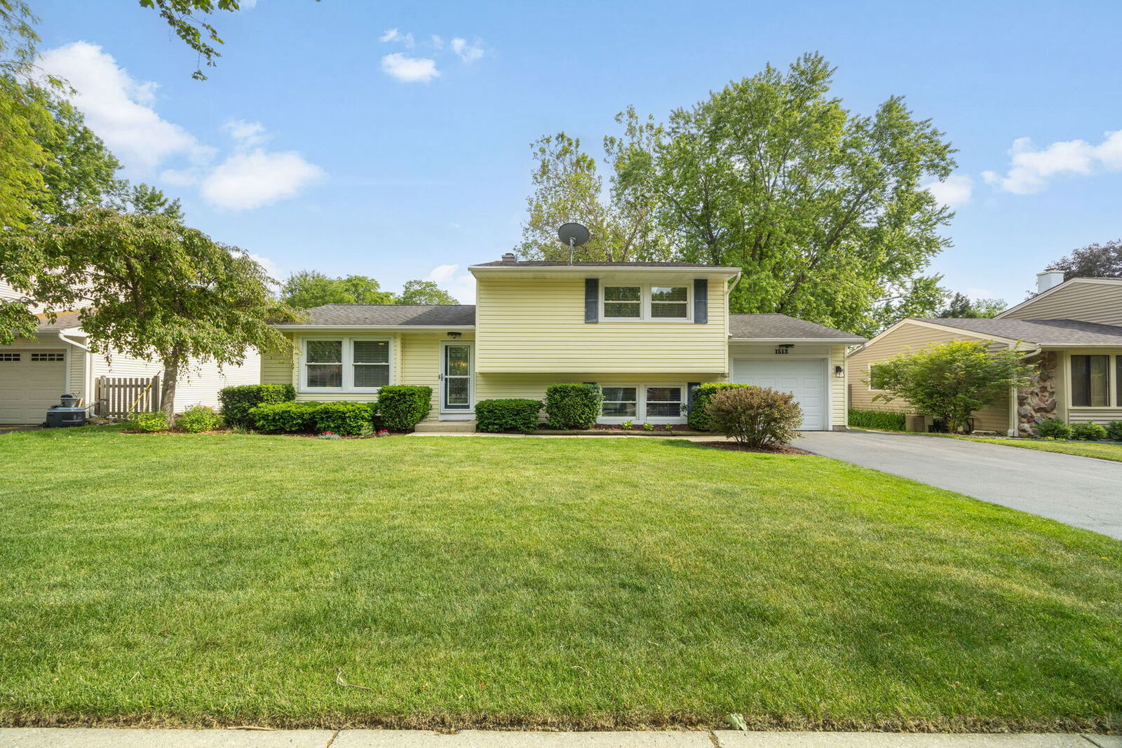 Property Photo:  1513 Ronzheimer Avenue  IL 60174 