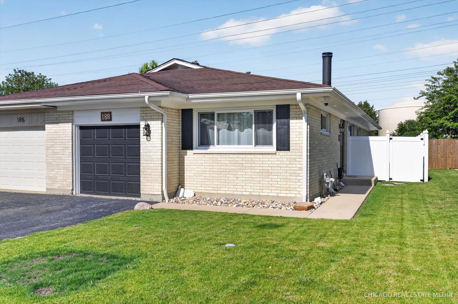 Property Photo: 188 Paramount Drive IL 60191