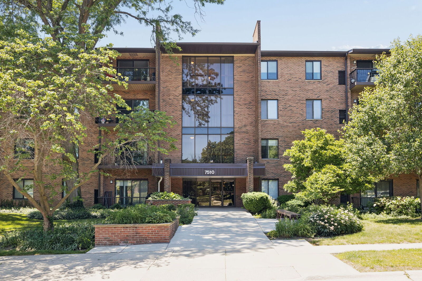Property Photo: 7510 Farmingdale Drive 304 IL 60561