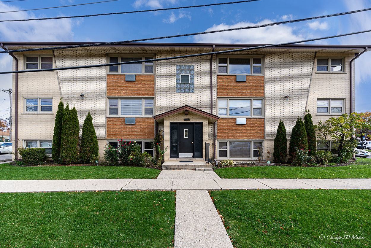 Property Photo:  7536 W Lawrence Avenue 1ne  IL 60706 