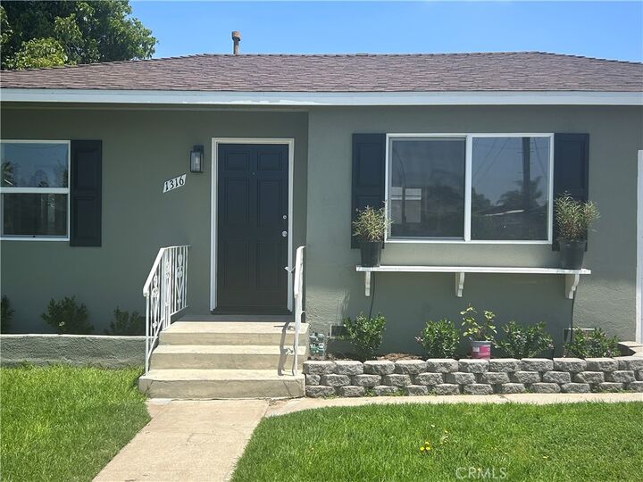 Property Photo:  1316 Ravenna  CA 90744 