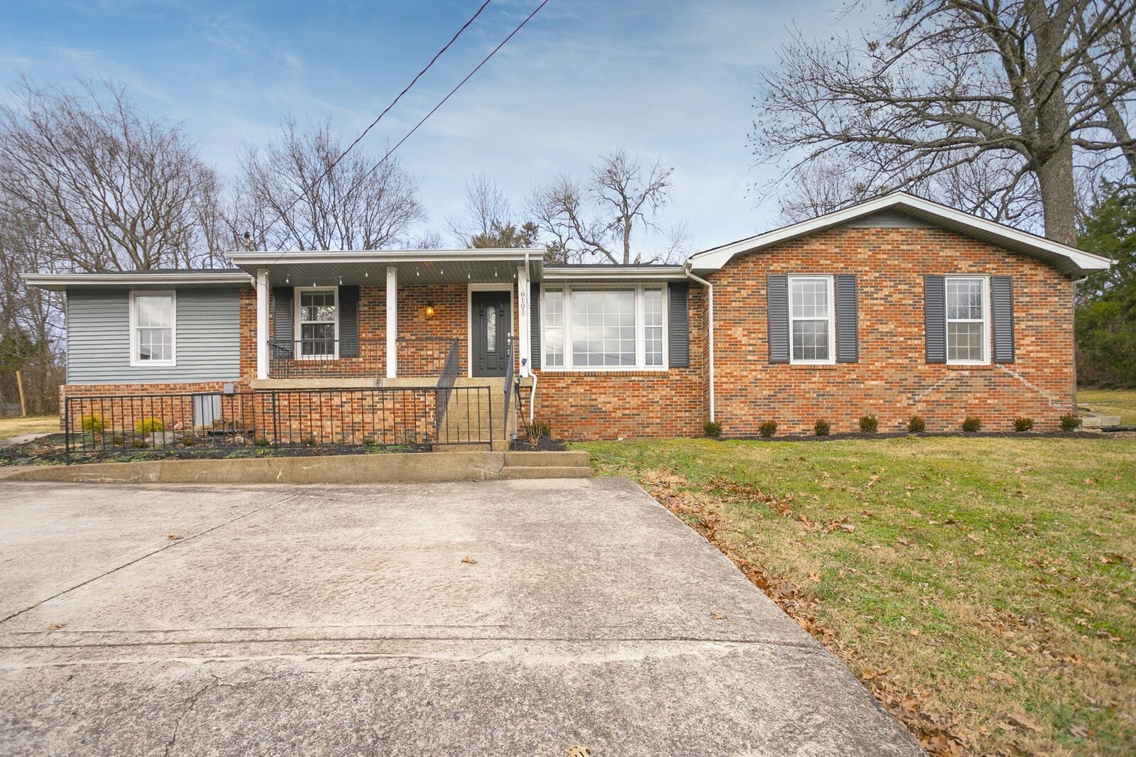 Property Photo: 610 Ashley Ct TN 37211