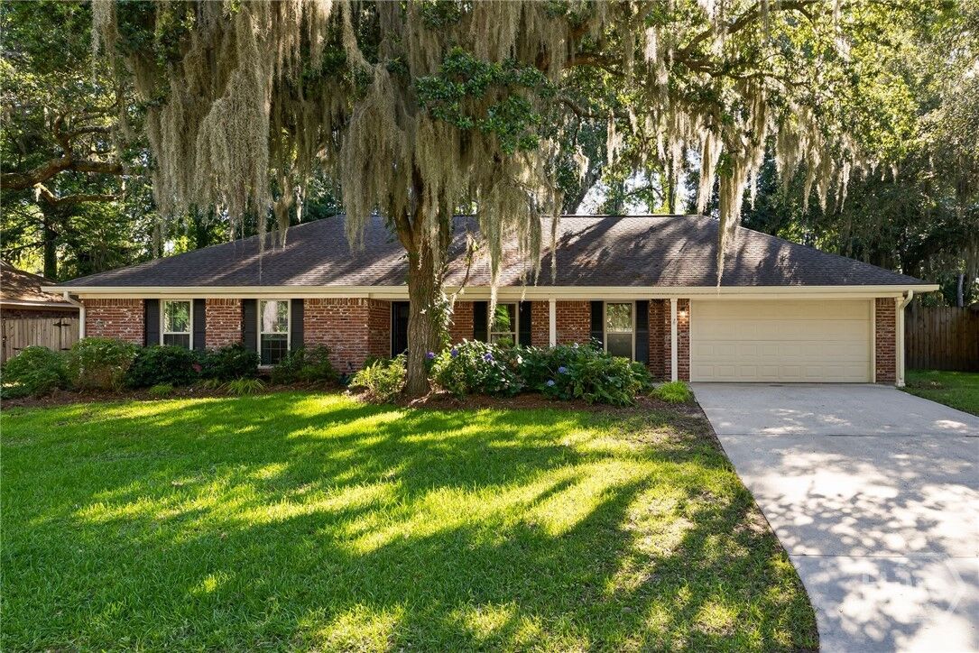 Property Photo:  42 River Oaks Road  GA 31410 