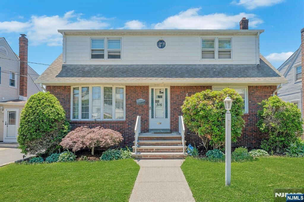 Property Photo:  316 Sanford Avenue  NJ 07071 