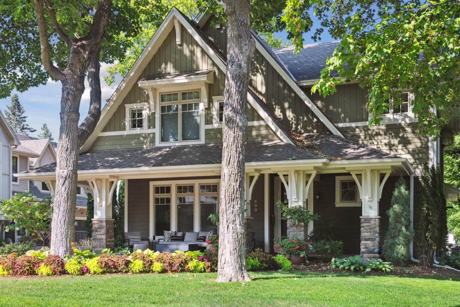 Property Photo:  633 Park Street E  MN 55391 