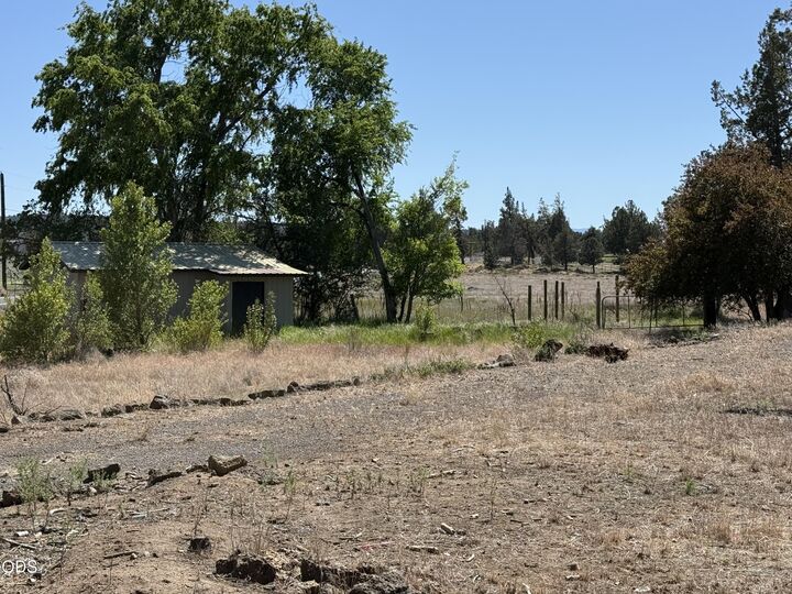 Property Photo: 7651 SW Canal Boulevard OR 97756