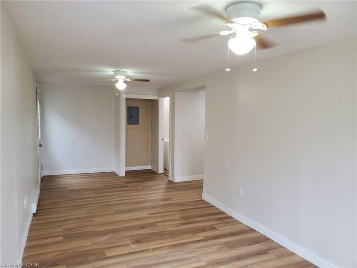 Property Photo:  585 King Street 2  ON L3B 3L3 