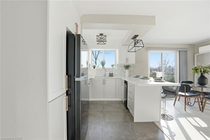 Property Photo:  2373 King Street E 38  ON L8K 1X9 
