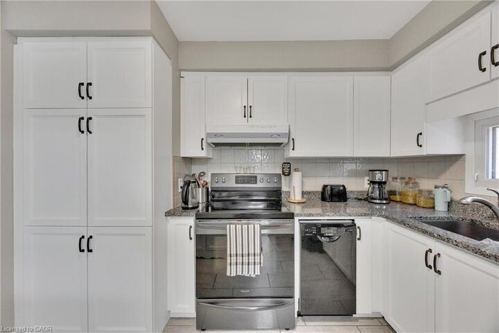 Property Photo:  16 Hawkins Crescent  ON N4G 5K7 