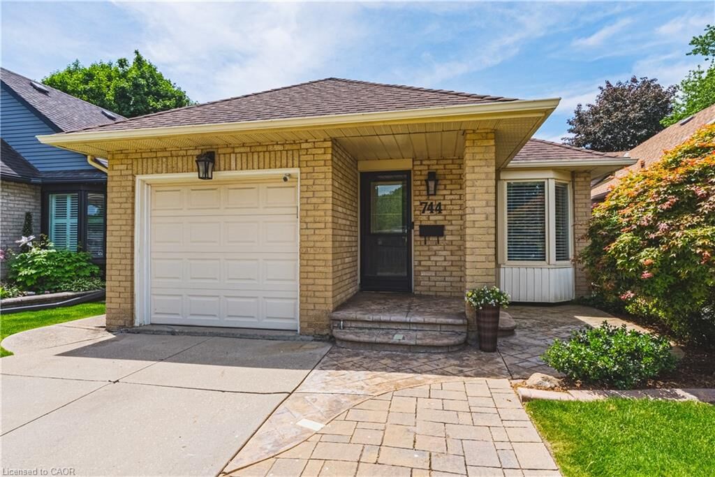 Property Photo:  744 Miriam Crescent  ON L7S 2E3 