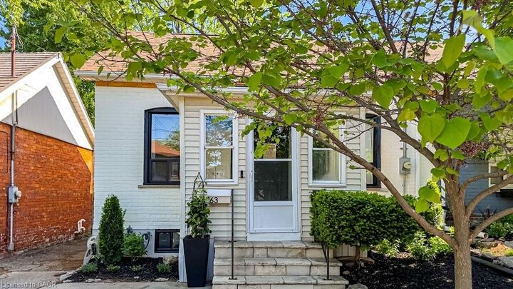 Property Photo:  163 Ferrie Street E  ON L8L 3T4 
