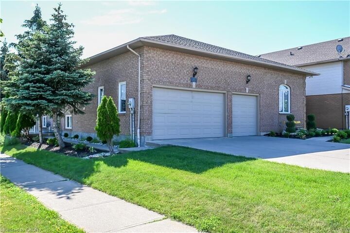 Property Photo:  296 Winterberry Drive Lower  ON L8J 2N5 