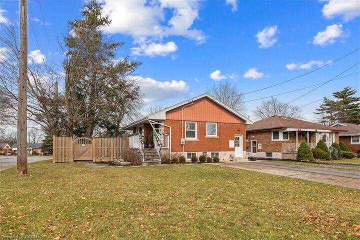 Property Photo:  9 Grenadier Drive Upper  ON L8T 4C7 
