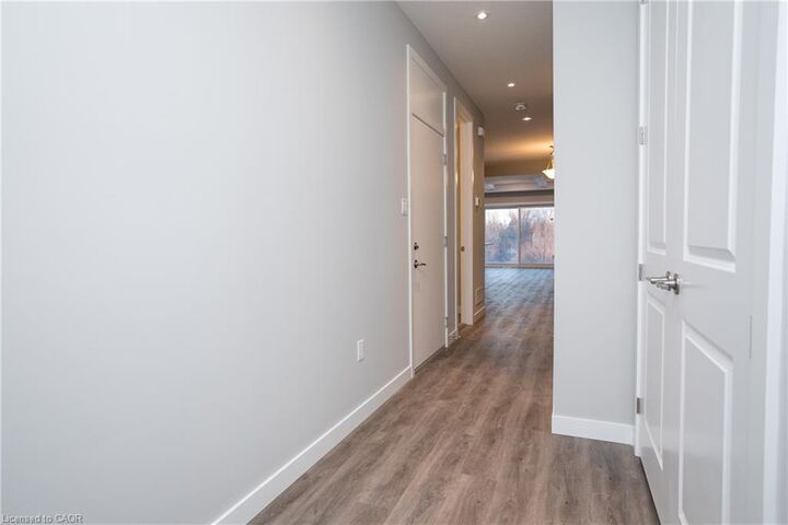 Property Photo:  855 Robert Ferrie Drive  ON N2R 0P2 
