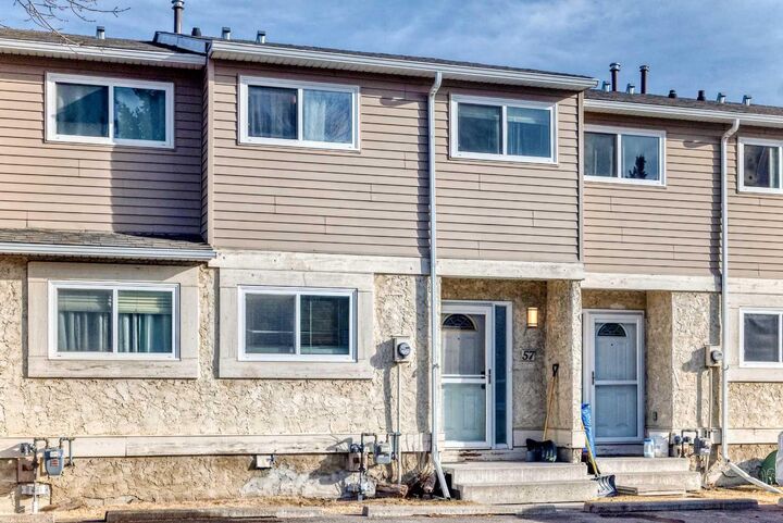 Property Photo:  5520 1 Avenue SE 57  AB T7A 5Z7 