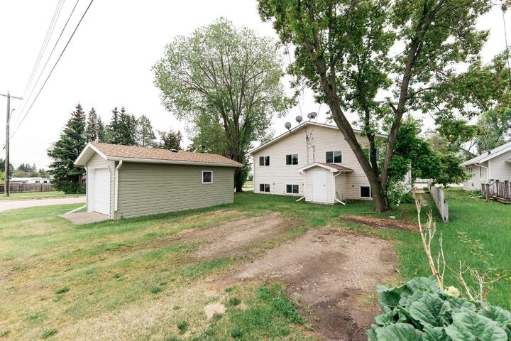 Property Photo:  4904 51 Avenue  AB T0M 0X0 