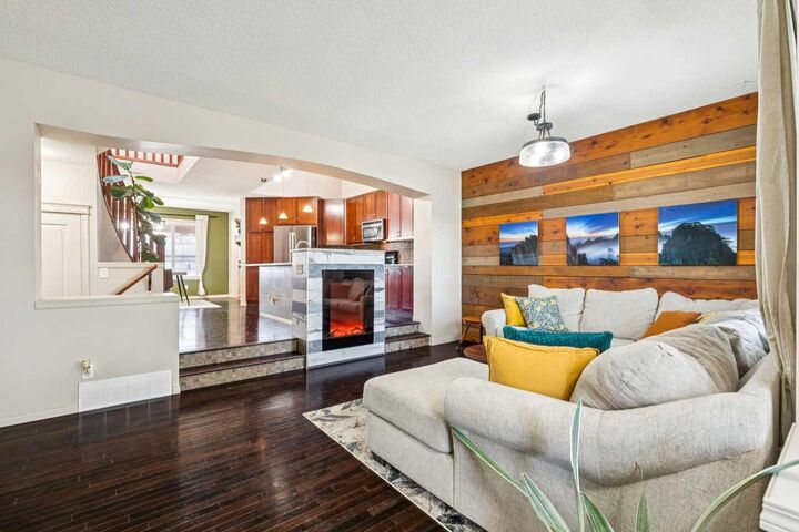 Property Photo:  1807 New Brighton Drive SE  AB T2Z 0J7 
