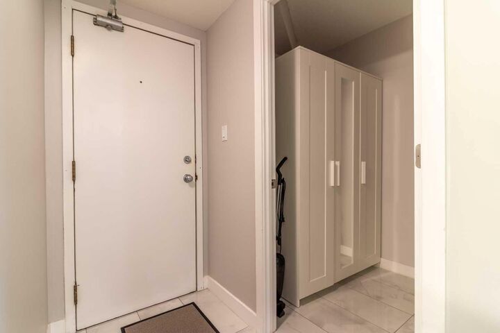 Property Photo: 5 Berkeley Place W 619 AB T1L 5M9