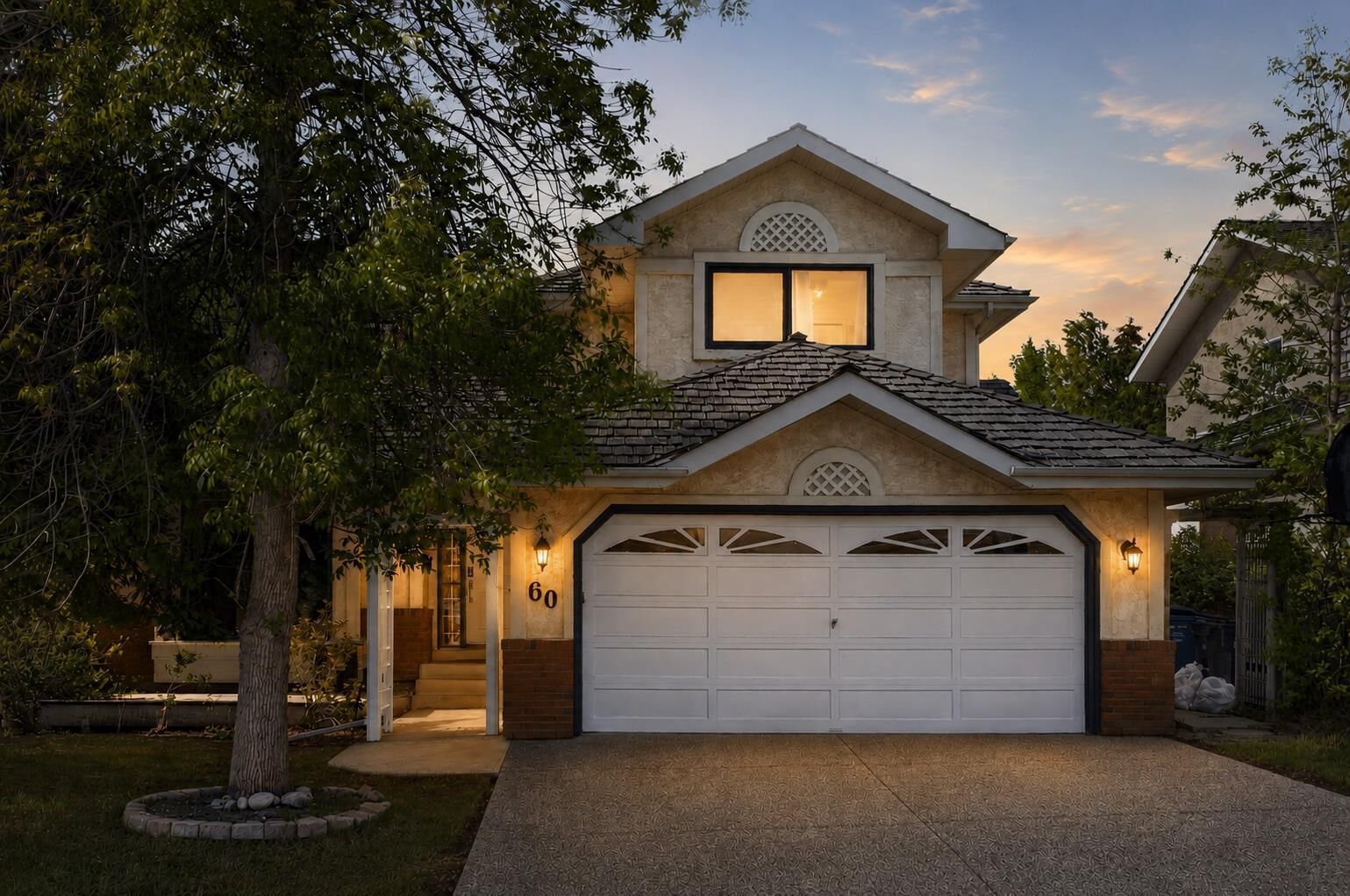 Property Photo:  60 Scandia Hill NW  AB T3L 1T8 