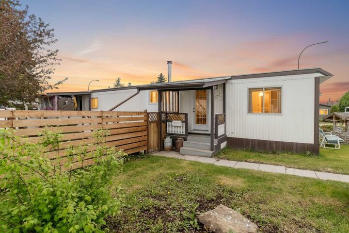 Property Photo: 6940 63 Avenue 667 AB T4P 1K5