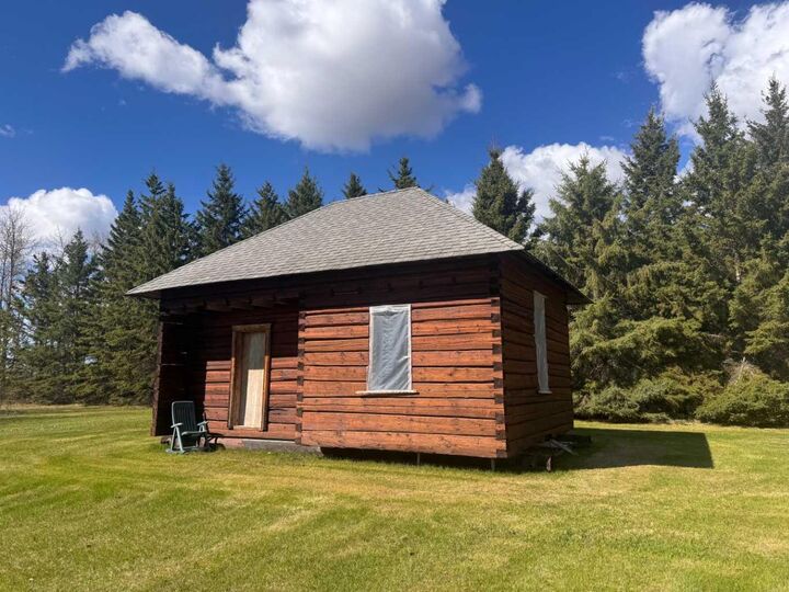 Property Photo:  681046 Range 193 Road  AB T0A 0M0 
