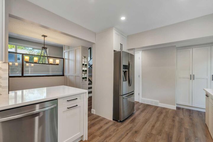 Property Photo:  370 Brae Glen Crescent SW  AB T2W 1B6 