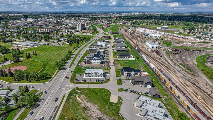 Property Photo:  9205 Resources Road 9  AB T8V 8C2 