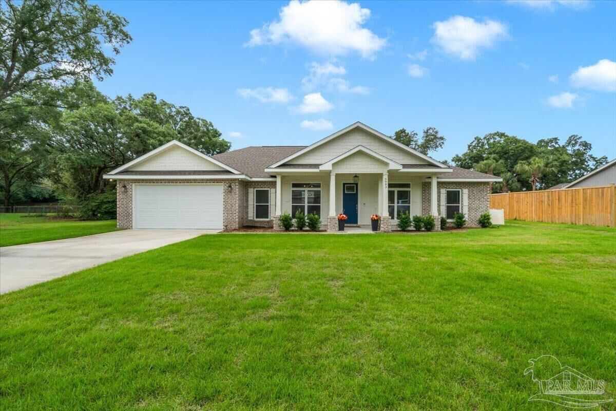 Property Photo:  6883 Brocado Ct  FL 32566 