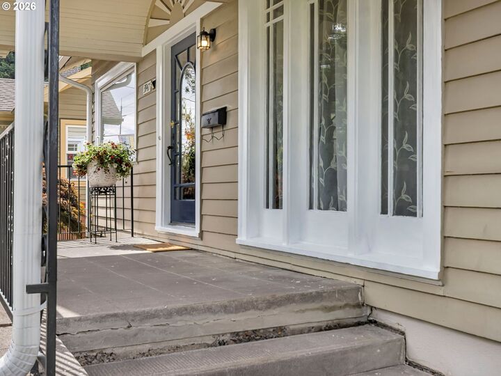 Property Photo: 3947 SE Stark St OR 97035
