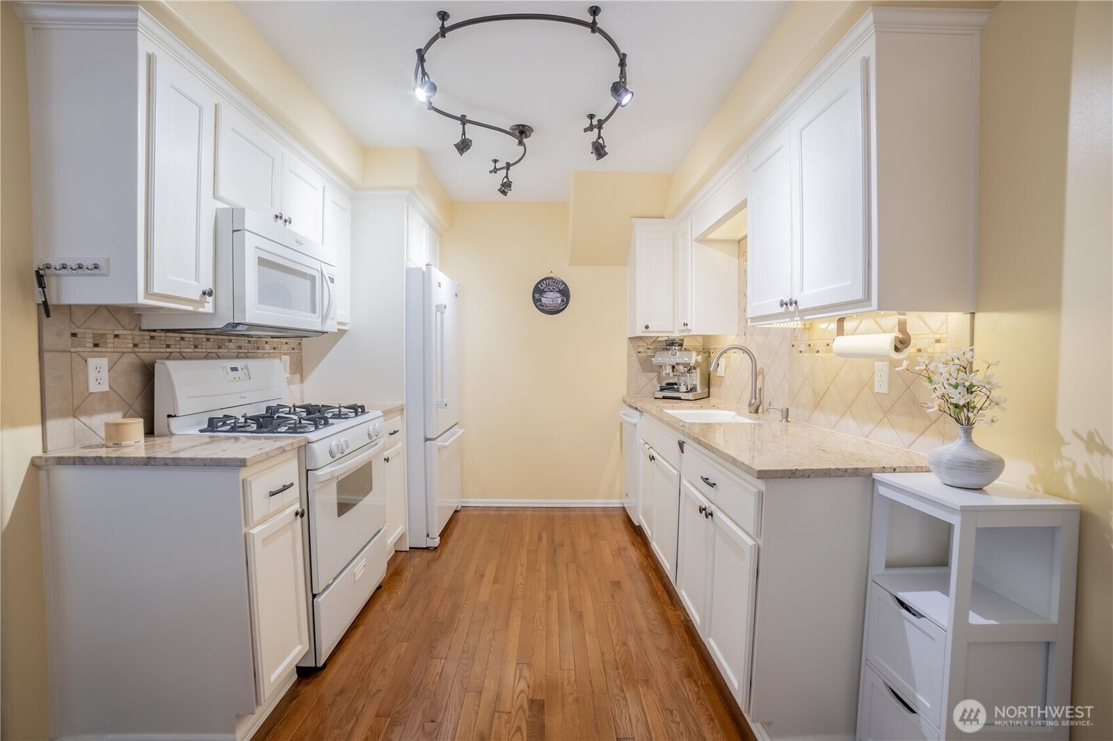 Property Photo:  15633  44th Avenue W B-1  WA 98087 