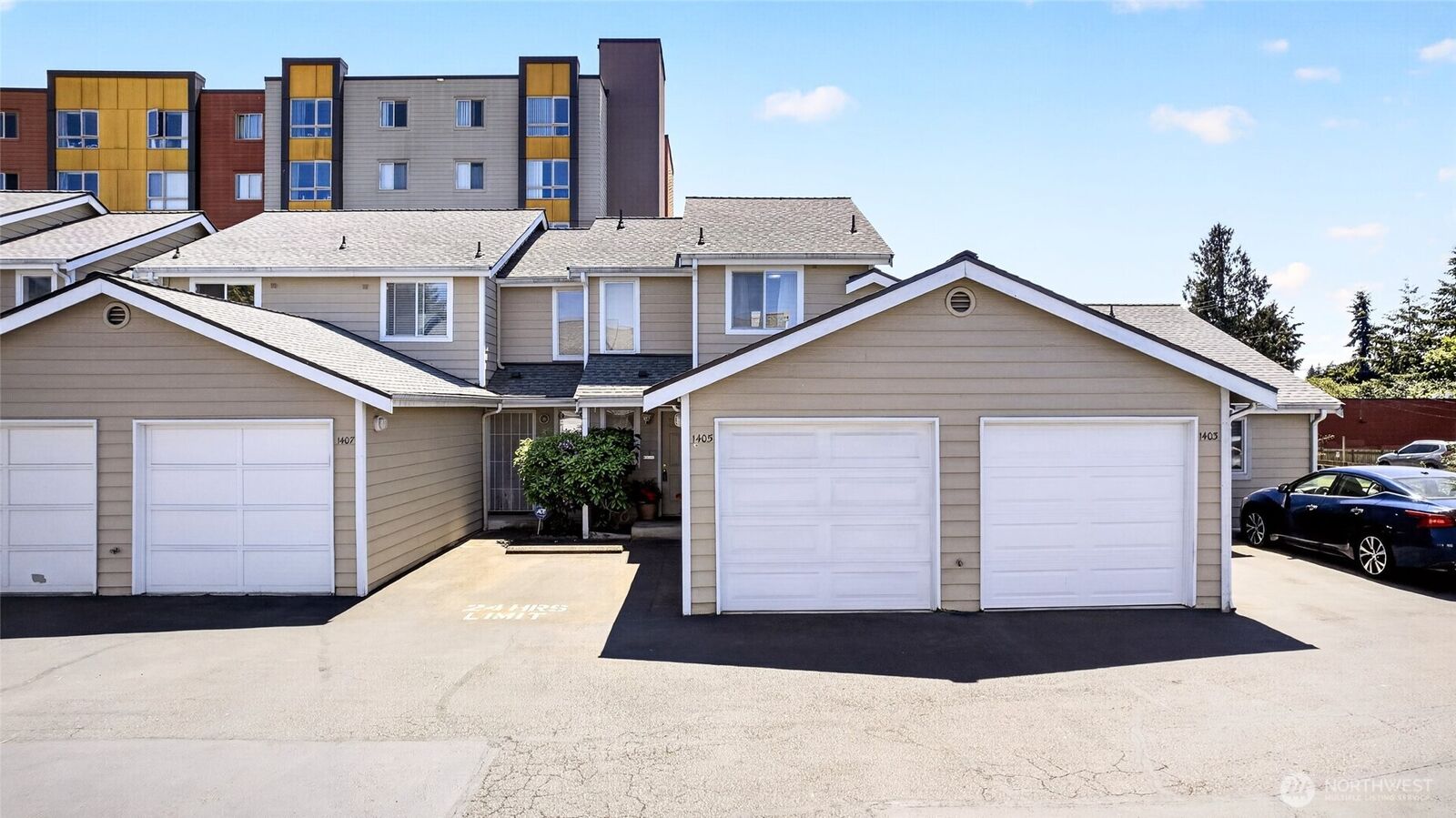 Property Photo:  1405 S 308th Lane  WA 98003 