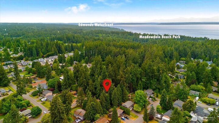 Property Photo:  5625  152nd Street SW  WA 98026 
