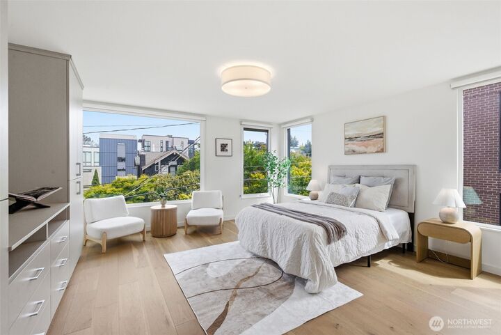 Property Photo: 69 E Lynn Street WA 98102